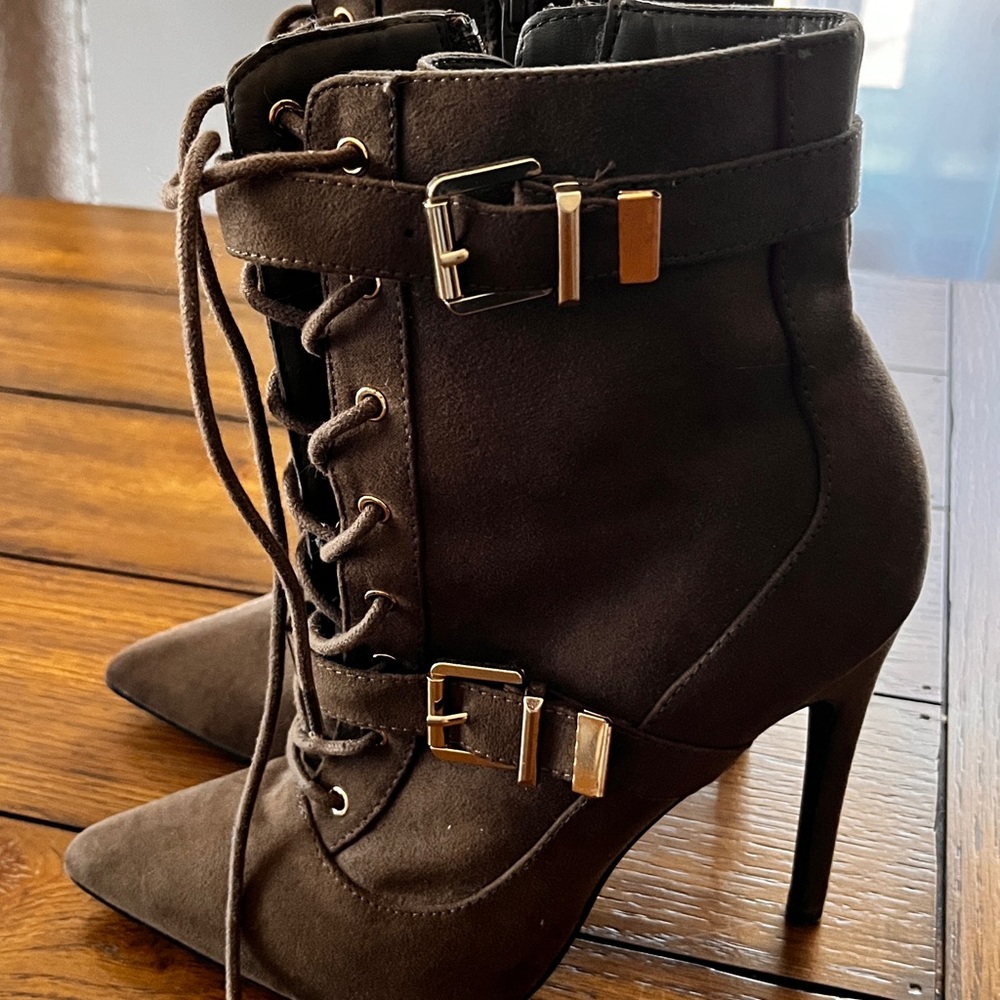 Beautiful ankle boots for any occasion just worn couple  times